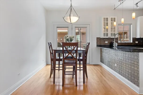 $689,000 | 3449 North Whipple Street, Chicago, IL 60618
