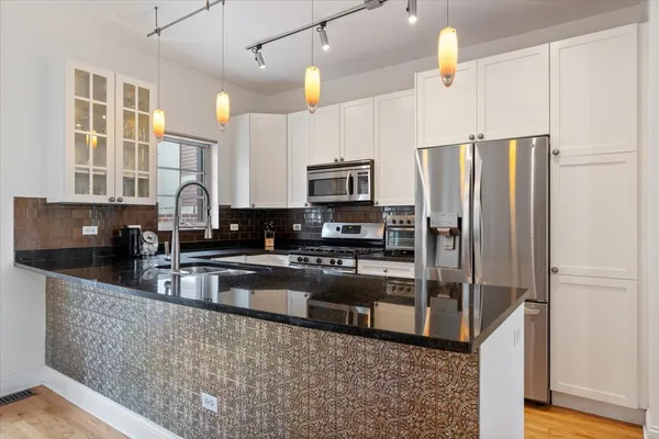 $689,000 | 3449 North Whipple Street, Chicago, IL 60618