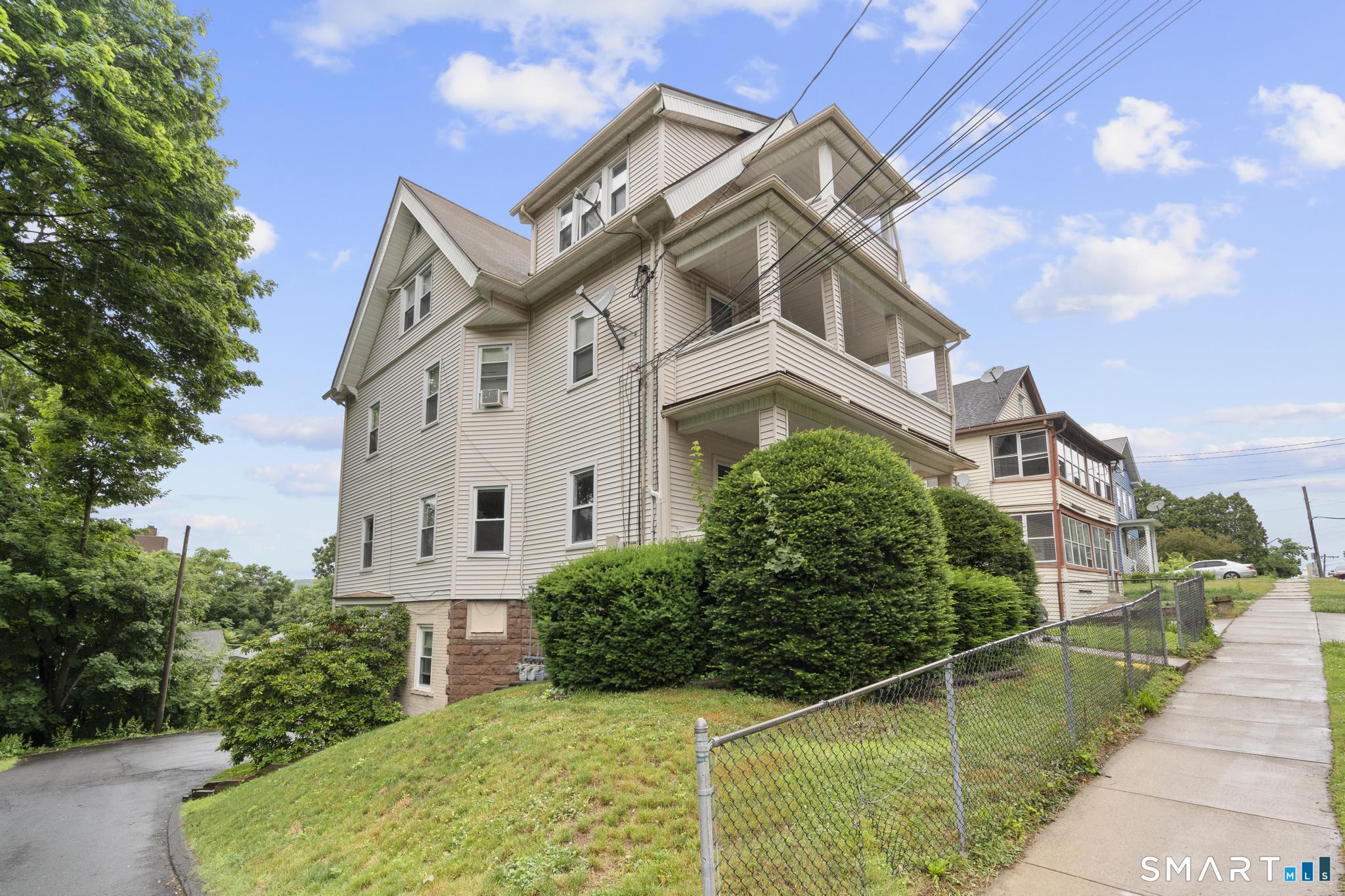 83 Pleasant Street Meriden, CT 06450 - Photo 3 of 30