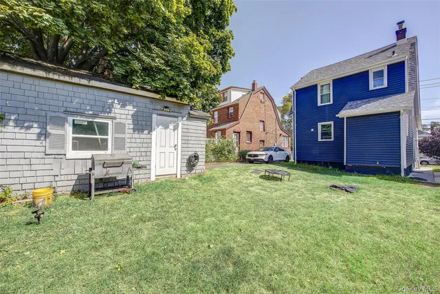 $920,000 | 216-07 110th Avenue | Bellaire Estates