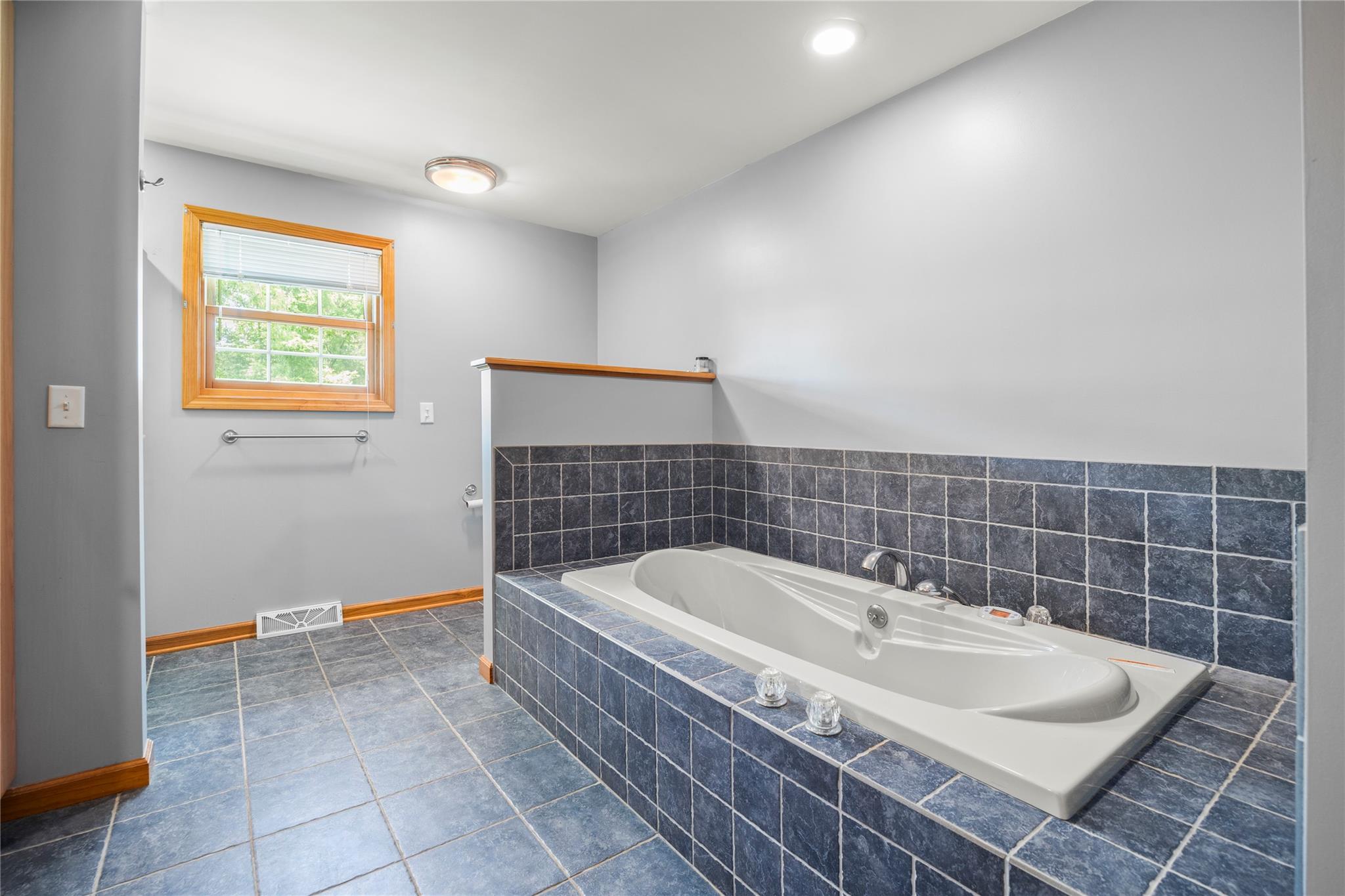478 High Rock Road New Baltimore, NY 12124 - Photo 5 of 42 a bathroom with a bathtub and a window