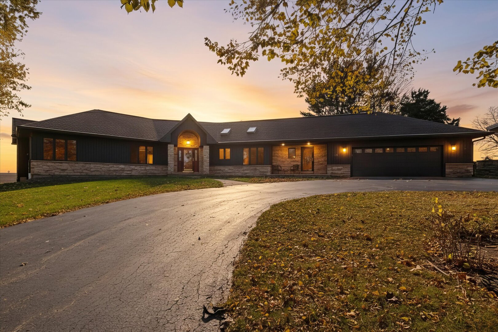 97 Highcrest Court Shannon, IL 61078 - Photo 4 of 58 a front view of house with yard
