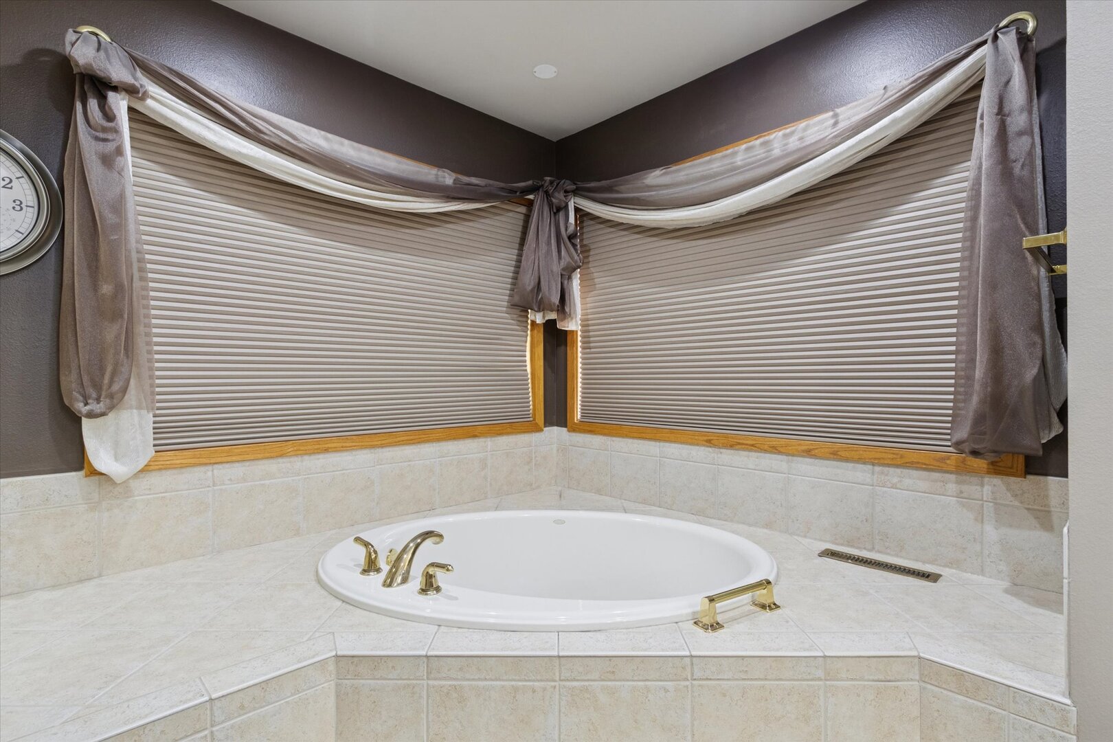 97 Highcrest Court Shannon, IL 61078 - Photo 43 of 58 a bathroom with a bathtub and a shower