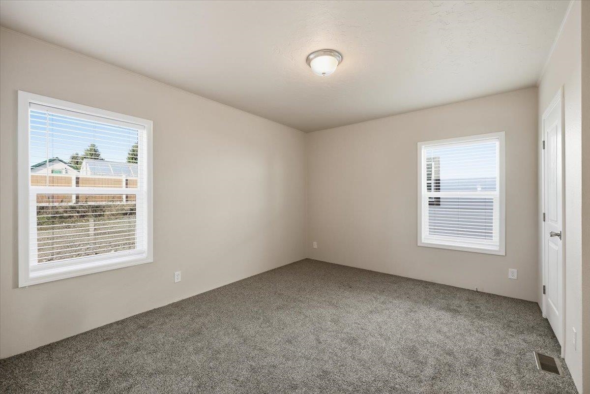 617 South State Avenue Newport, WA 99156 - Photo 16 of 40