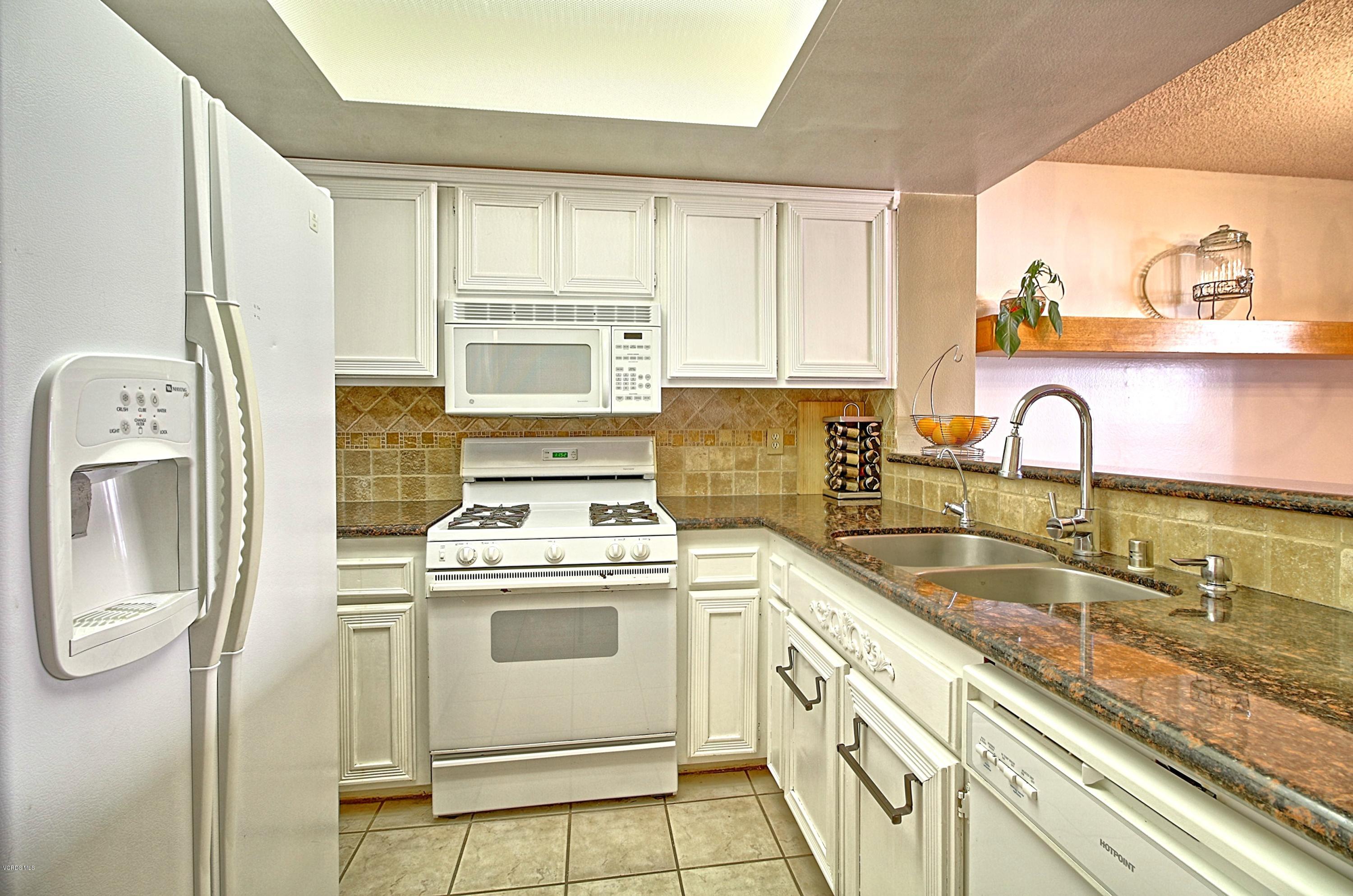 2518 Danube Way Oxnard, CA 93036 - Photo 10 of 22 2518_Danube_Way_Oxnard32