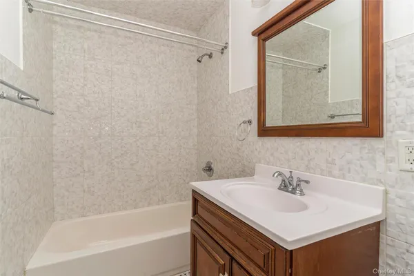 $3,500 | 18 Paerdegat 13th Street, Unit 2 | Canarsie