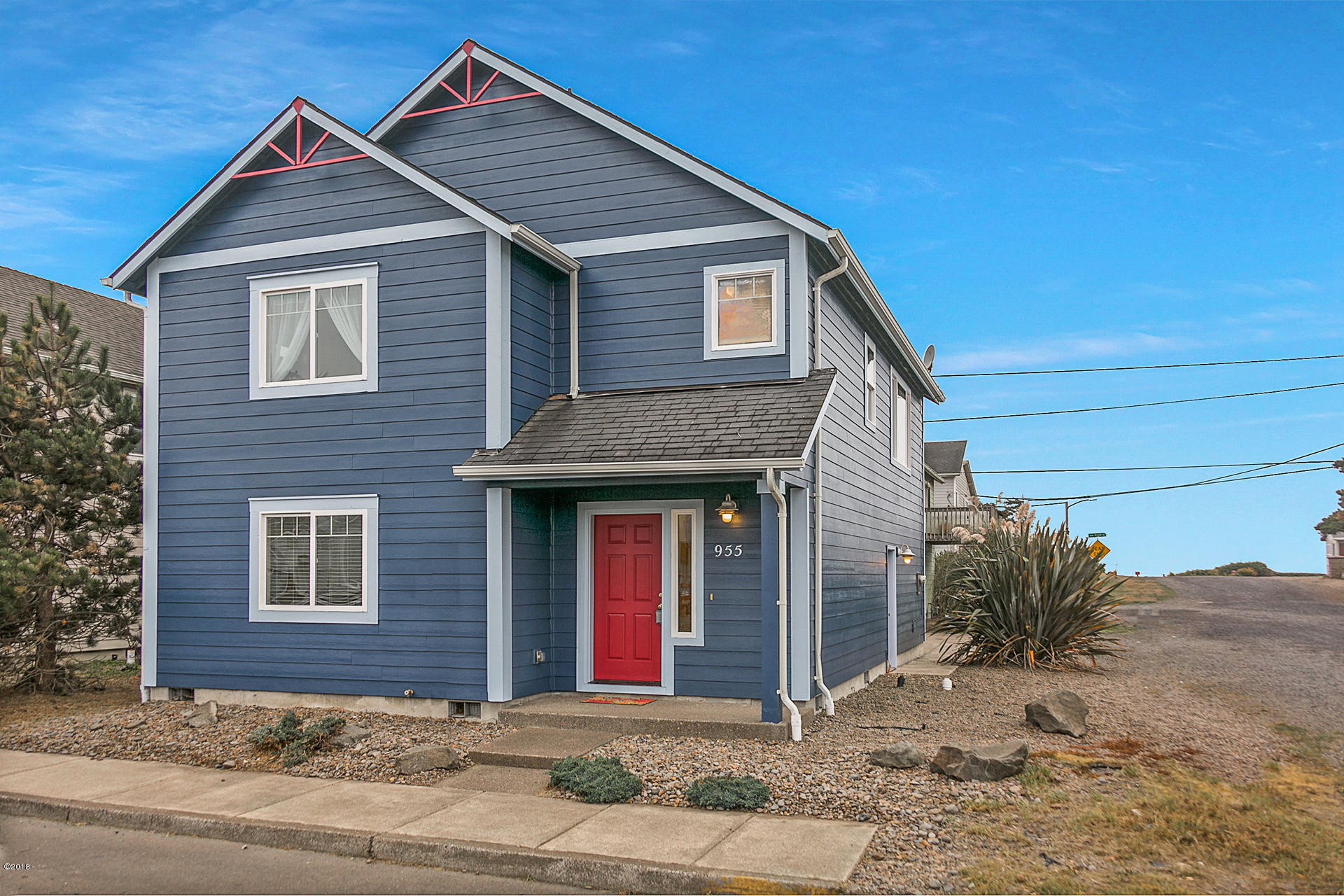 955 Northwest Spring Street Newport, OR 97365 - Photo 1 of 30 Front