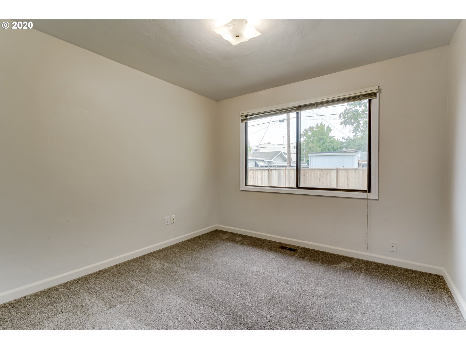 1445 Modoc Street Springfield, OR 97477 - Photo 13 of 25