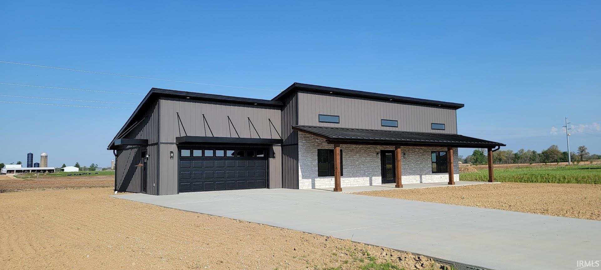 313 Country Court Loogootee, IN 47553 - Photo 7 of 29