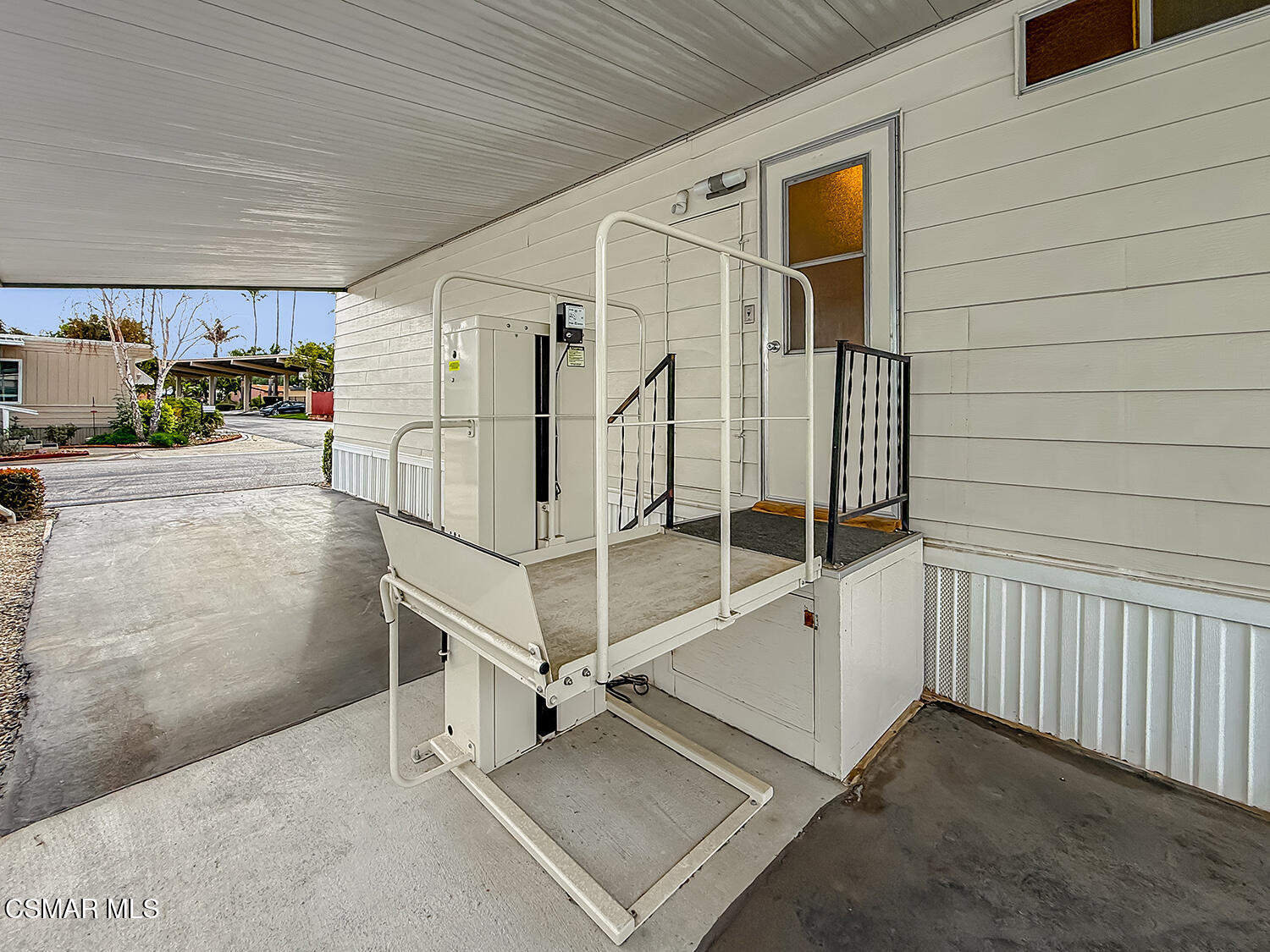 195 Tierra Rejada Road, Unit 116 Simi Valley, CA 93065 - Photo 23 of 35 Wheelchair Lift