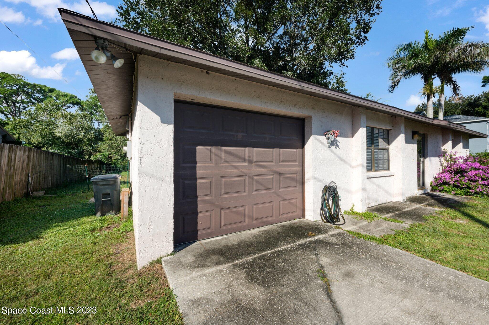 5230 Carrick-Garage