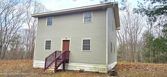a view of a back yard of the house