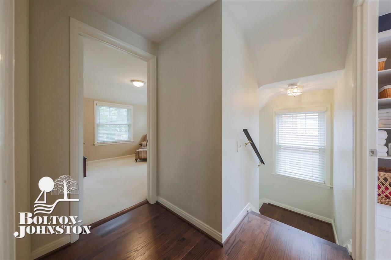 447 Moran Road Grosse Pointe, MI 48236 - Photo 23 of 27 Hallway