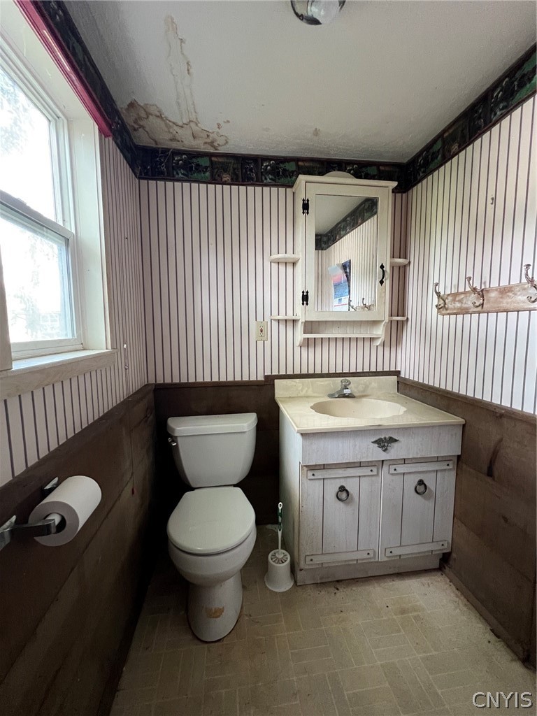 106 Richards Road Camillus, NY 13031 - Photo 15 of 20 Basement half bathroom