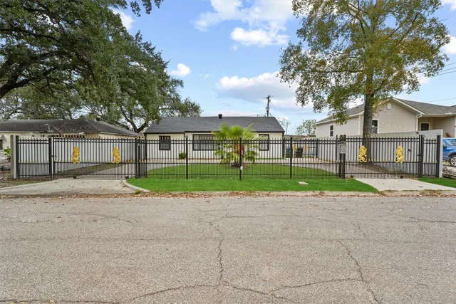 $205,000 | 6159 Belmark Street, Houston, TX 77033