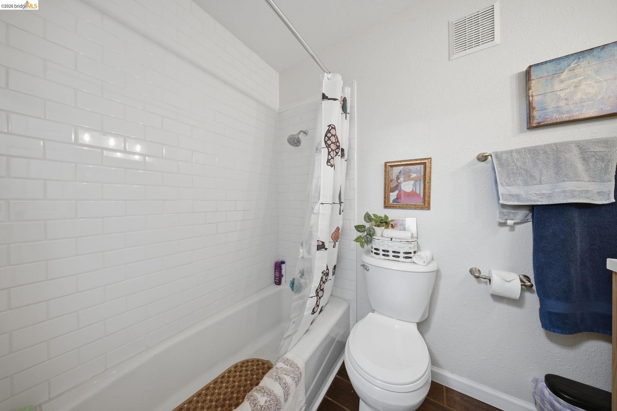 4081 Clayton Road, Unit 118 Concord, CA 94521 - Photo 19 of 30 Full bathroom featuring shower / tub combo with curtain and a textured wall