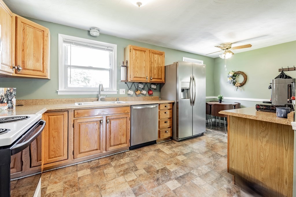 1455 Wilbraham Road Springfield, MA 01119 - Photo 11 of 34