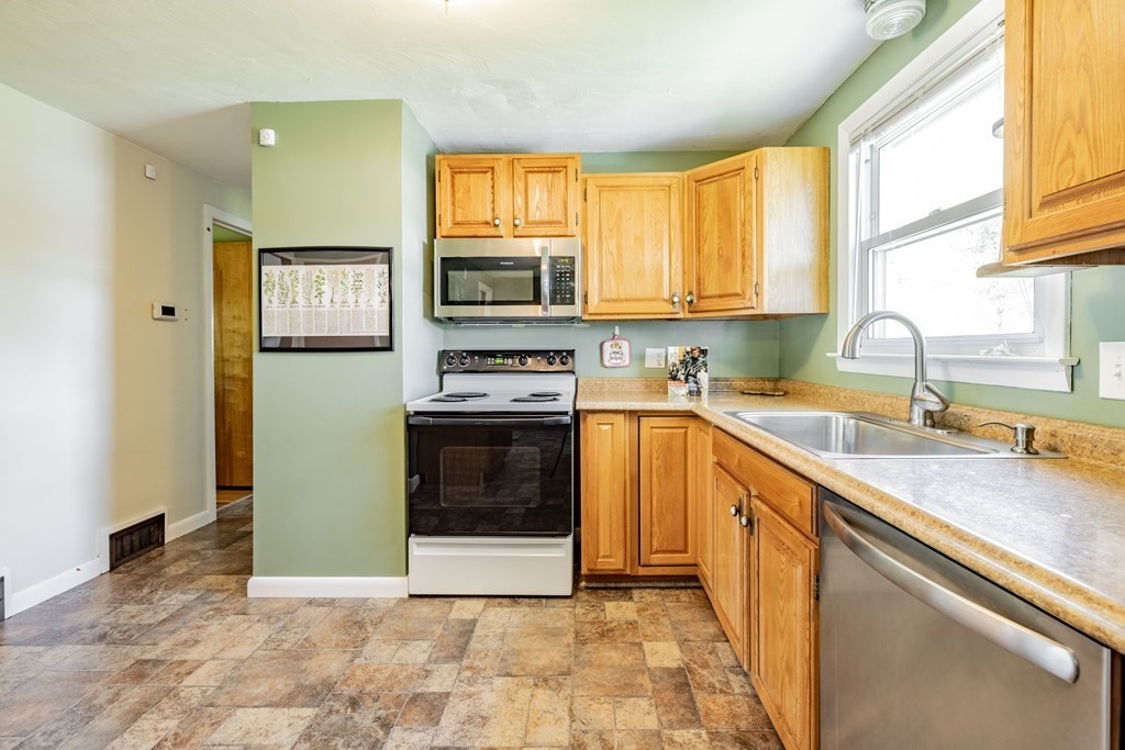 1455 Wilbraham Road Springfield, MA 01119 - Photo 14 of 34