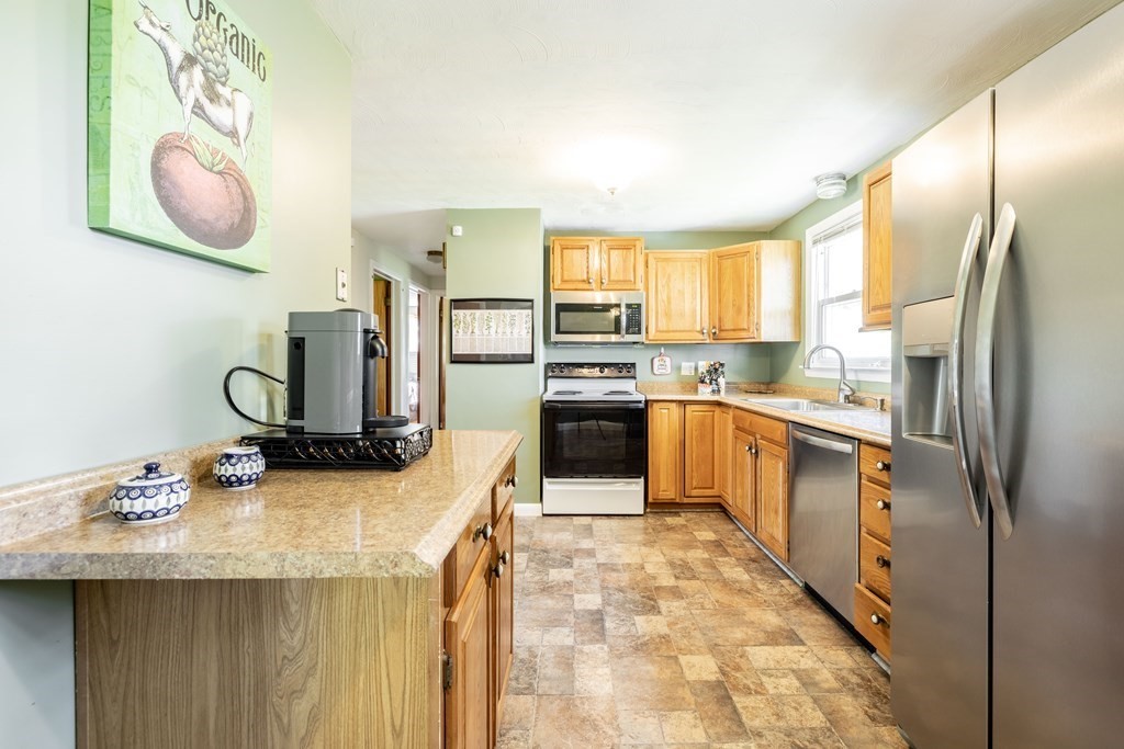 1455 Wilbraham Road Springfield, MA 01119 - Photo 8 of 34