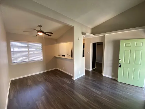 $799 | 4314 Gillis Street, Unit 211, Austin, TX 78704