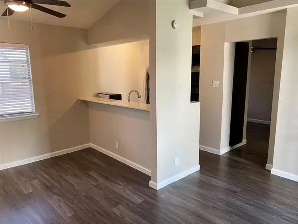 $799 | 4314 Gillis Street, Unit 211, Austin, TX 78704