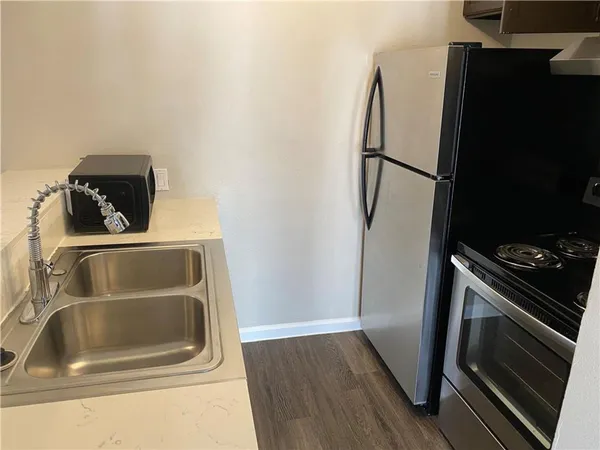 $799 | 4314 Gillis Street, Unit 211, Austin, TX 78704