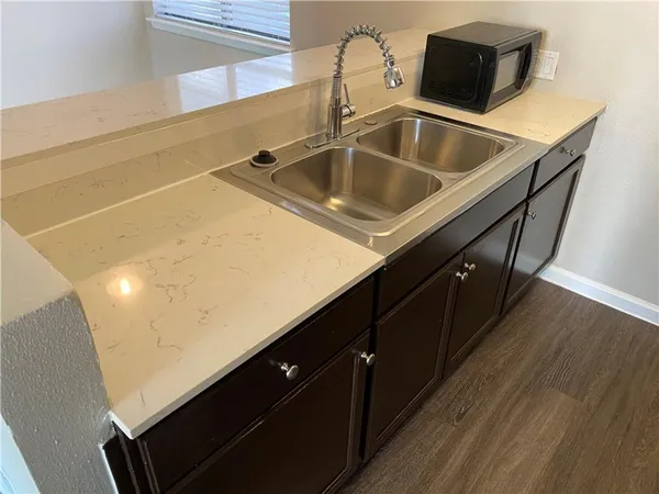 $799 | 4314 Gillis Street, Unit 211, Austin, TX 78704