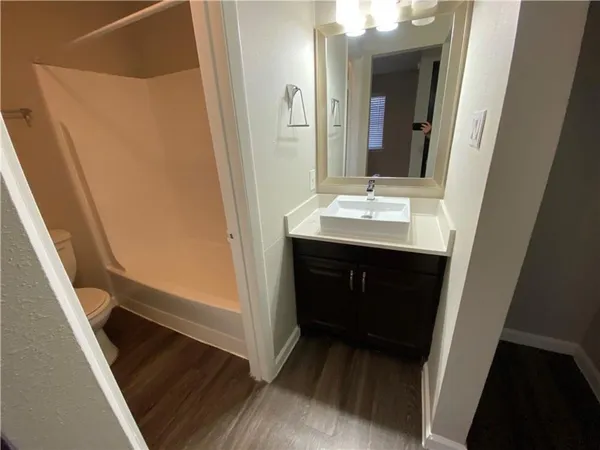 $799 | 4314 Gillis Street, Unit 211, Austin, TX 78704