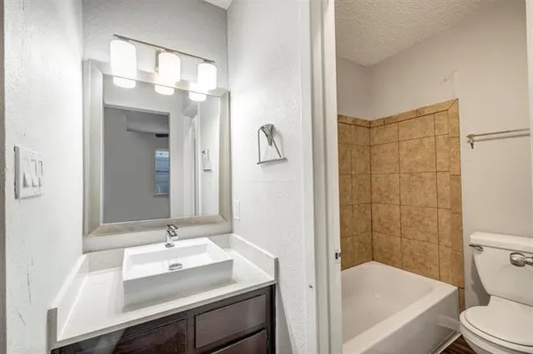 $825 | 4314 Gillis Street, Unit 211, Austin, TX 78704