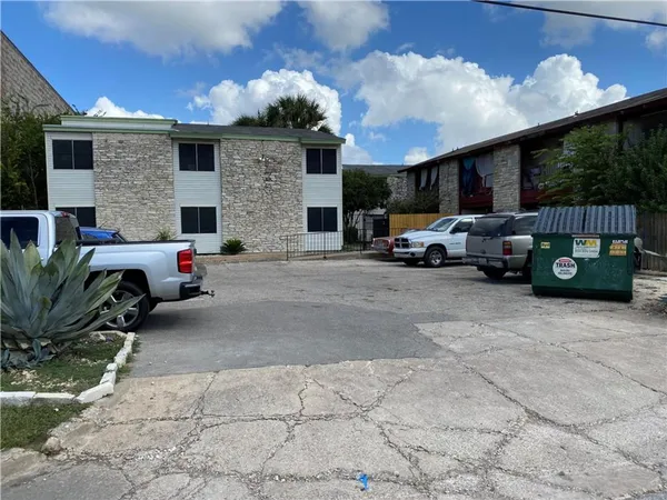 $799 | 4314 Gillis Street, Unit 211, Austin, TX 78704