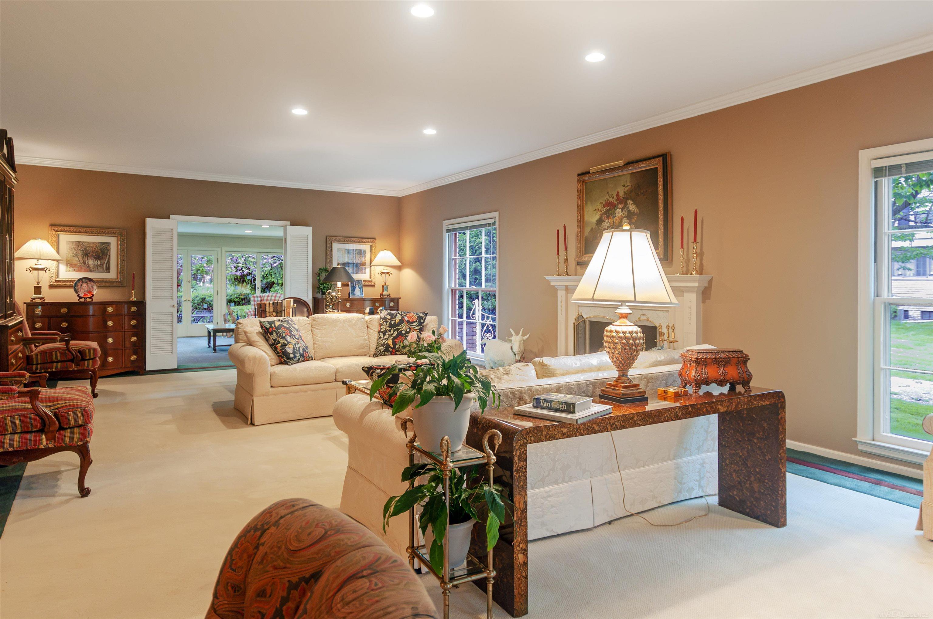 570 Oxford Road Grosse Pointe Woods, MI 48236 - Photo 9 of 99