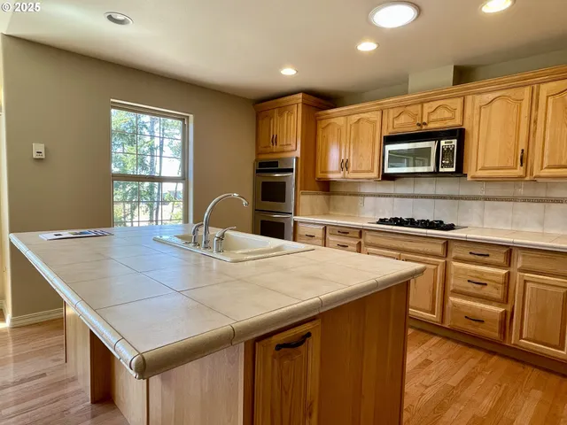 $739,000 | 2180 Hayes Street, North Bend, OR 97459