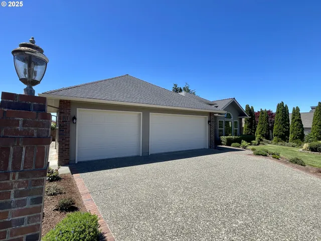 $739,000 | 2180 Hayes Street, North Bend, OR 97459