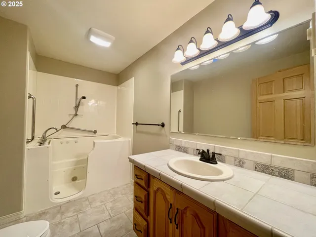 $739,000 | 2180 Hayes Street, North Bend, OR 97459