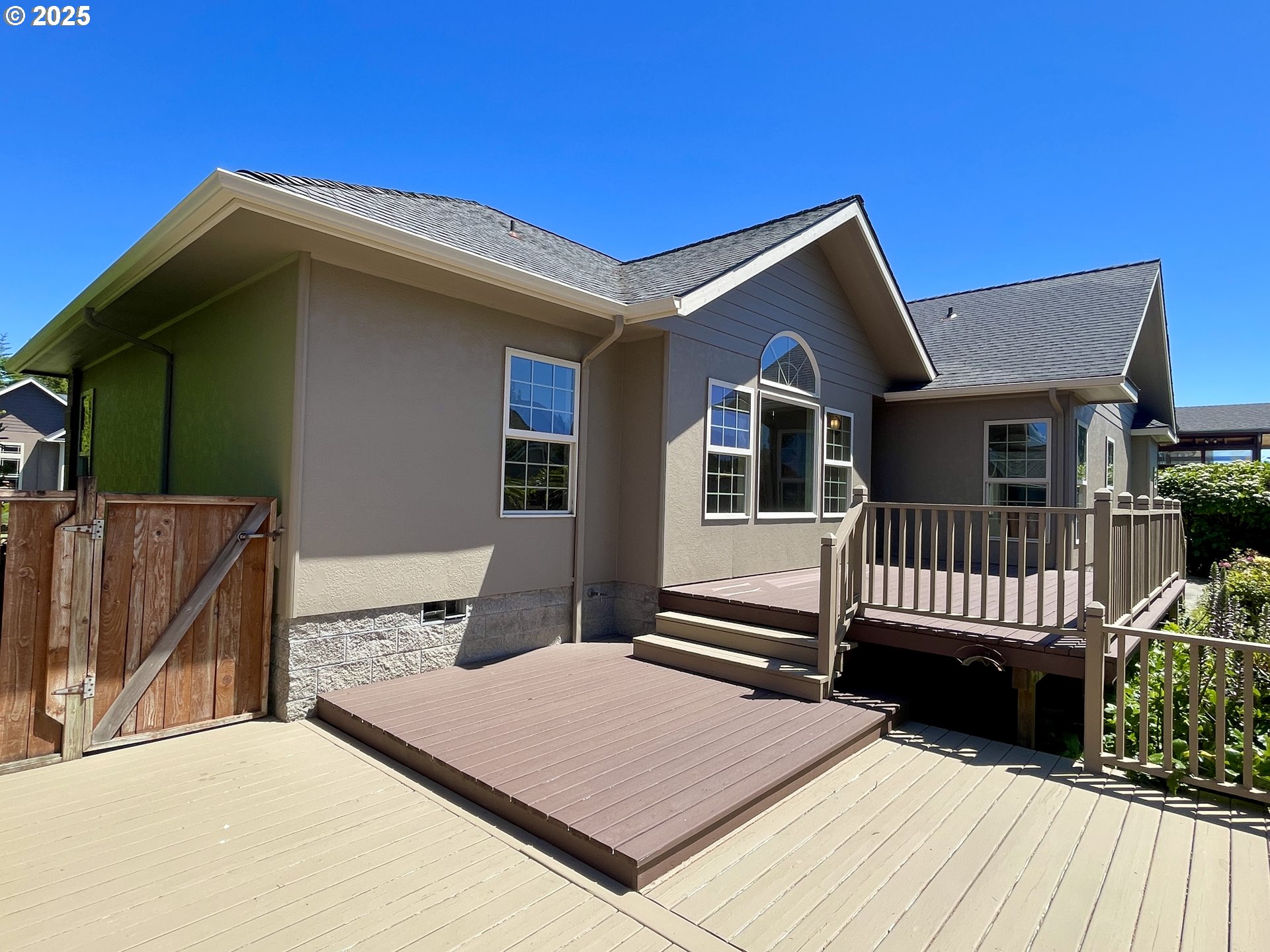 2180 Hayes Street North Bend, OR 97459 - Photo 38 of 47