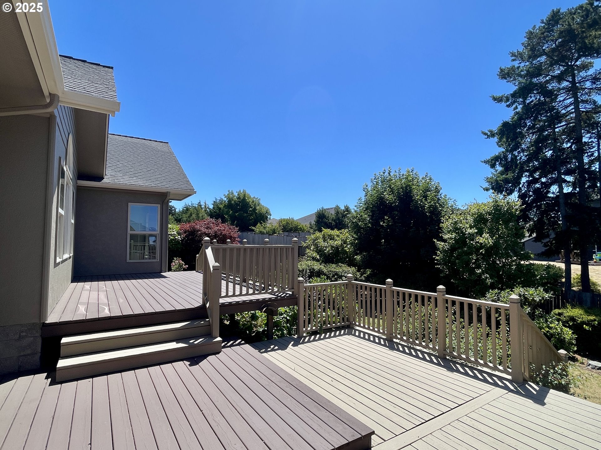 2180 Hayes Street North Bend, OR 97459 - Photo 39 of 47