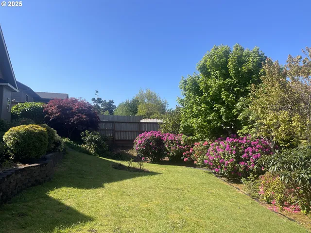 $739,000 | 2180 Hayes Street, North Bend, OR 97459