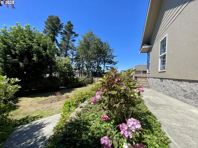 $739,000 | 2180 Hayes Street, North Bend, OR 97459