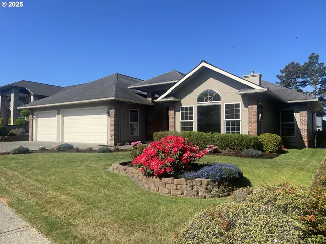 $739,000 | 2180 Hayes Street, North Bend, OR 97459