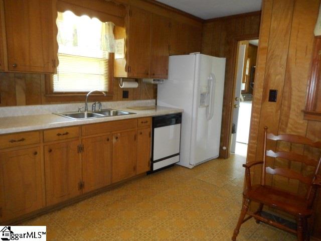524 Springdale Drive Clinton, SC 29325 - Photo 13 of 30 Gallery Image 13