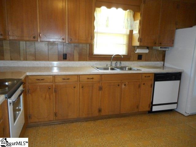524 Springdale Drive Clinton, SC 29325 - Photo 14 of 30 Gallery Image 14