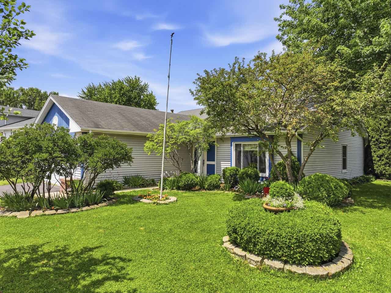 592 Bluff Street Carol Stream, IL 60188 - Photo 2 of 31