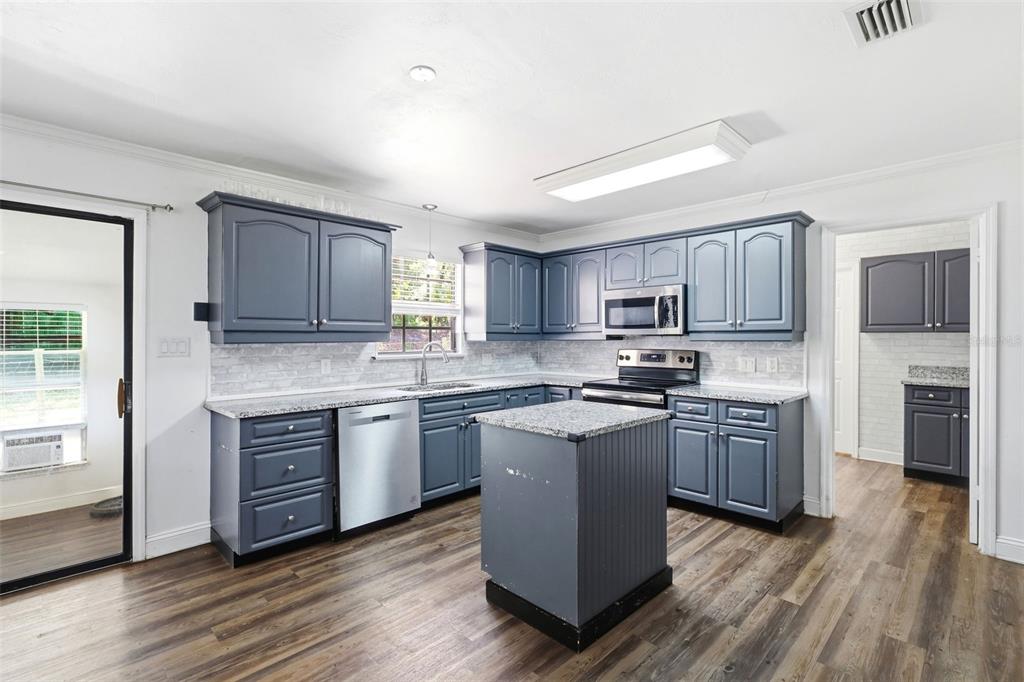 1095 South Ridgewood Avenue DeLand, FL 32720 - Photo 18 of 39