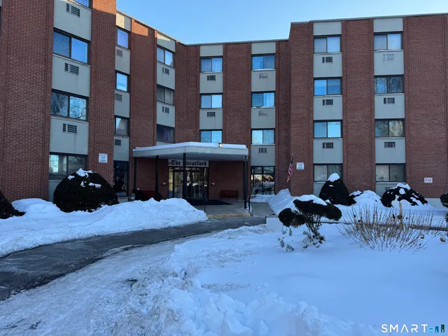 a view of dinning table and chairs in the patio