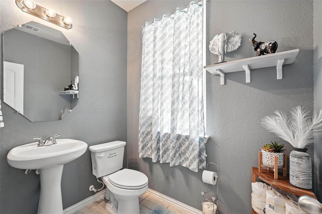 314 Frank Street Terrell, TX 75160 - Photo 6 of 40 a bathroom with a sink toilet and a mirror