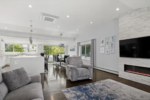 $1,285,000 | 10 Jeremy Avenue, Plainview, NY 11803