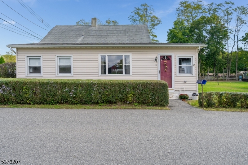 6 Franklin Street Washington, NJ 07882 - Photo 35 of 38 front view of a house with a yard