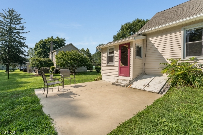6 Franklin Street Washington, NJ 07882 - Photo 7 of 38 a view of a backyard with a garden