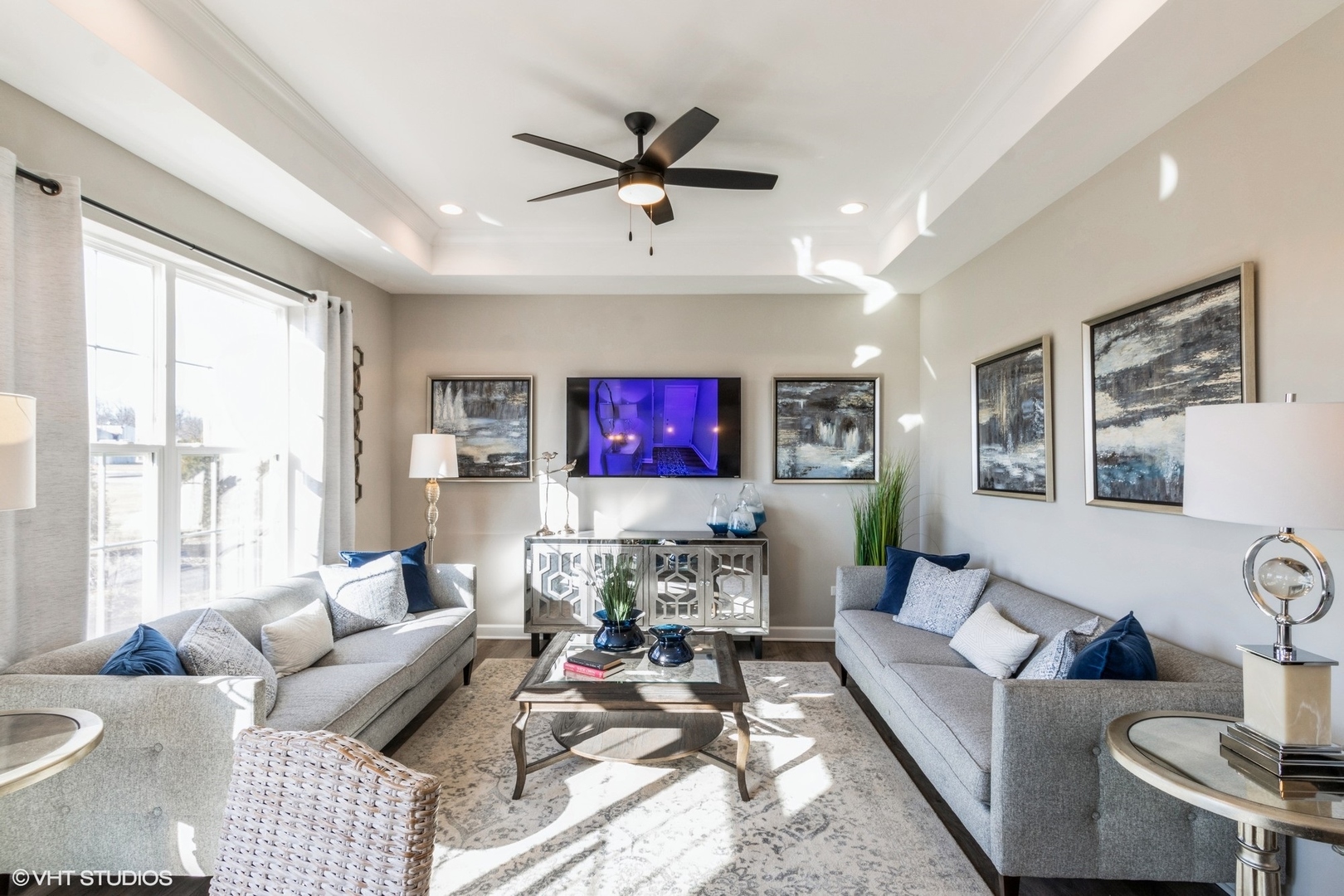 572 Madison Lane Elgin, IL 60123 - Photo 3 of 22