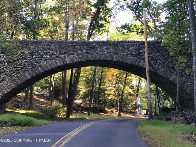 $549,000 | 702 Fawn Circle, Canadensis, PA 18325